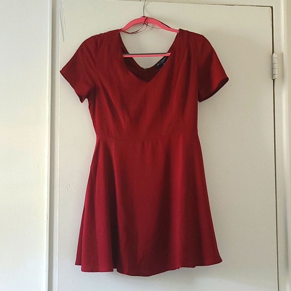 Short sleeved red dress